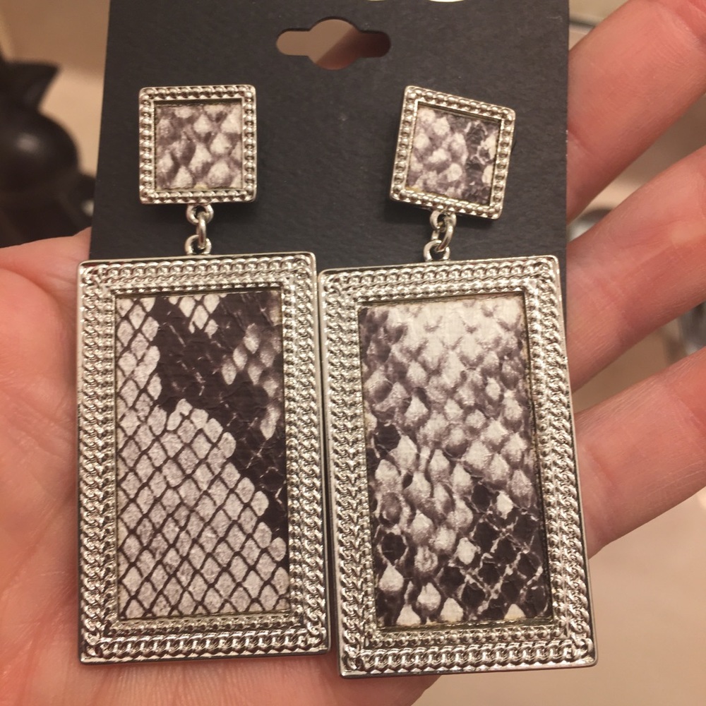 BeBe earrings NWT